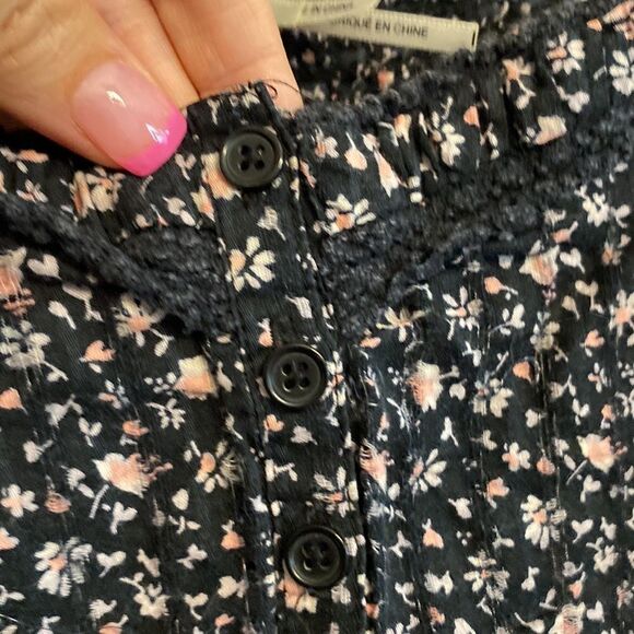 Kimchi Blue- black floral tank- Size large - Picture 4 of 9